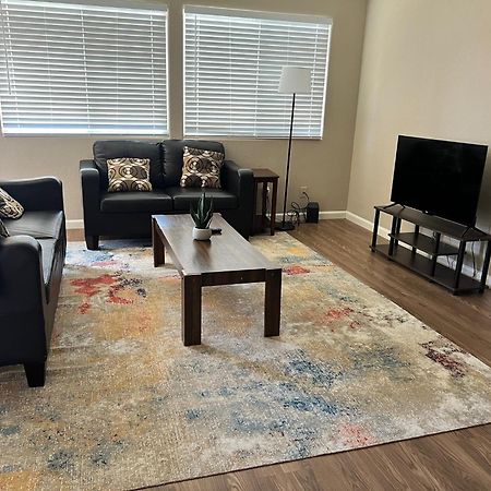 Serene 2Bed 1Bath Condo With Parking Fresno Exterior foto